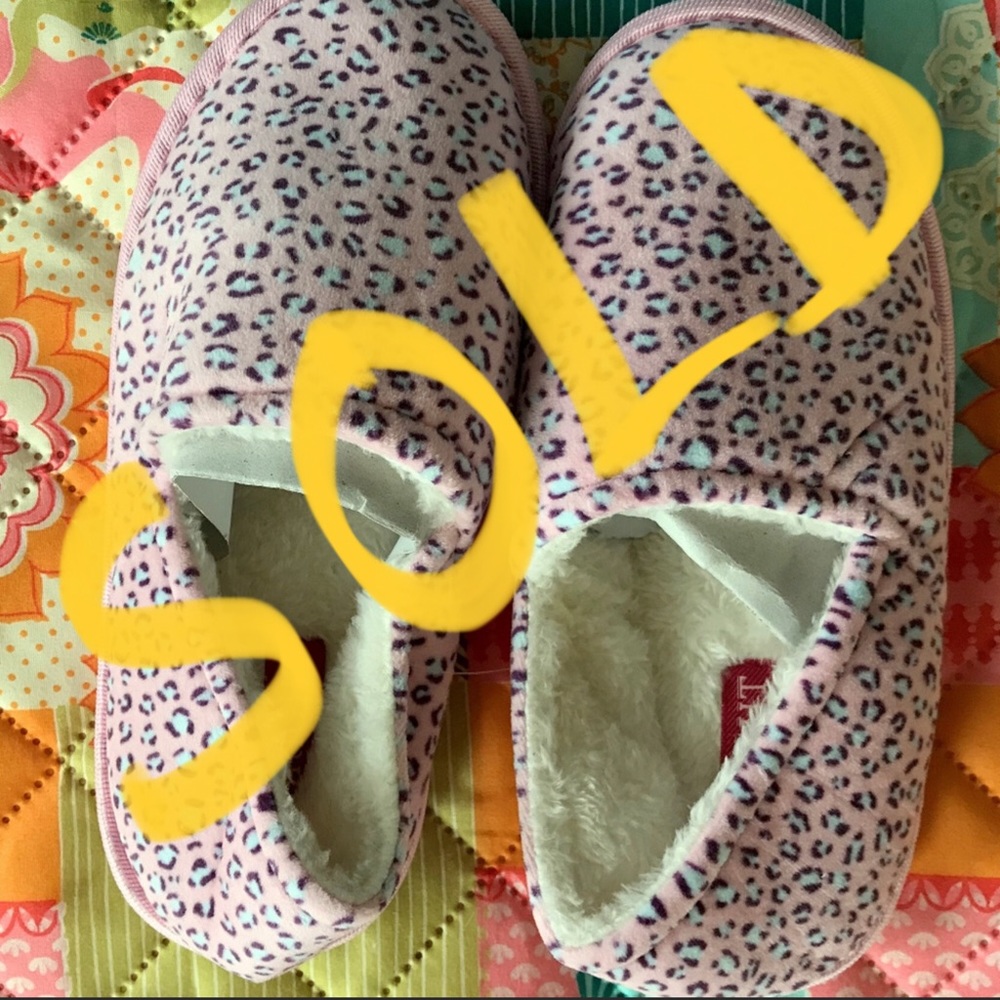 NEW Women's Pink/Blue animal print slippers 5
